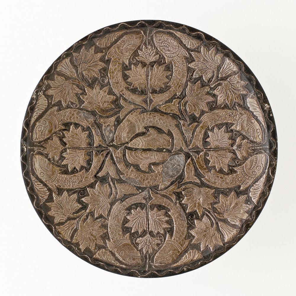 Plate with Emblematic Pairs of Fish (mahi-ye maratib)