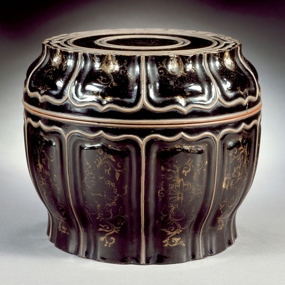 Cosmetic Box (Lian) in the Form of a Lotus Pod with Lotus Scrolls