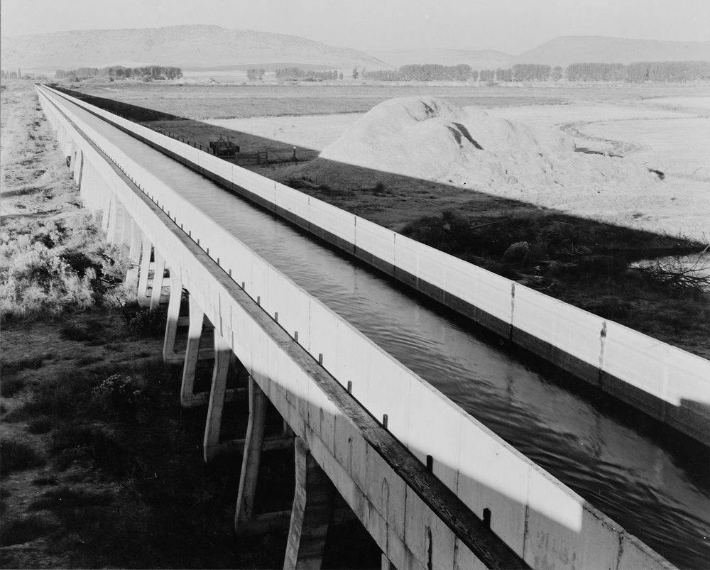 Precast concrete flume on "C" Canal in Oregon. Length, 4300 feet; capacity 345 second-feet. September, 1941. Sourced from…
