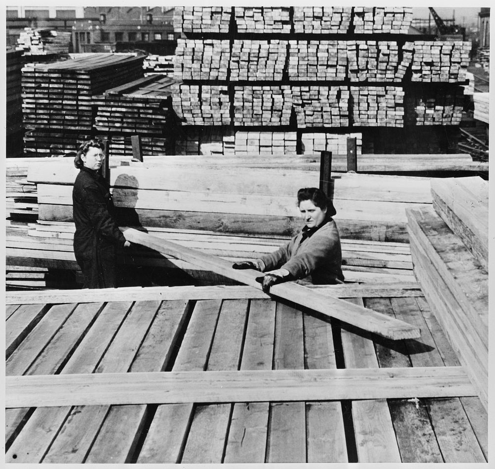 Reading, Pennsylvania. Women workers on the railroad. Sourced from the Library of Congress.