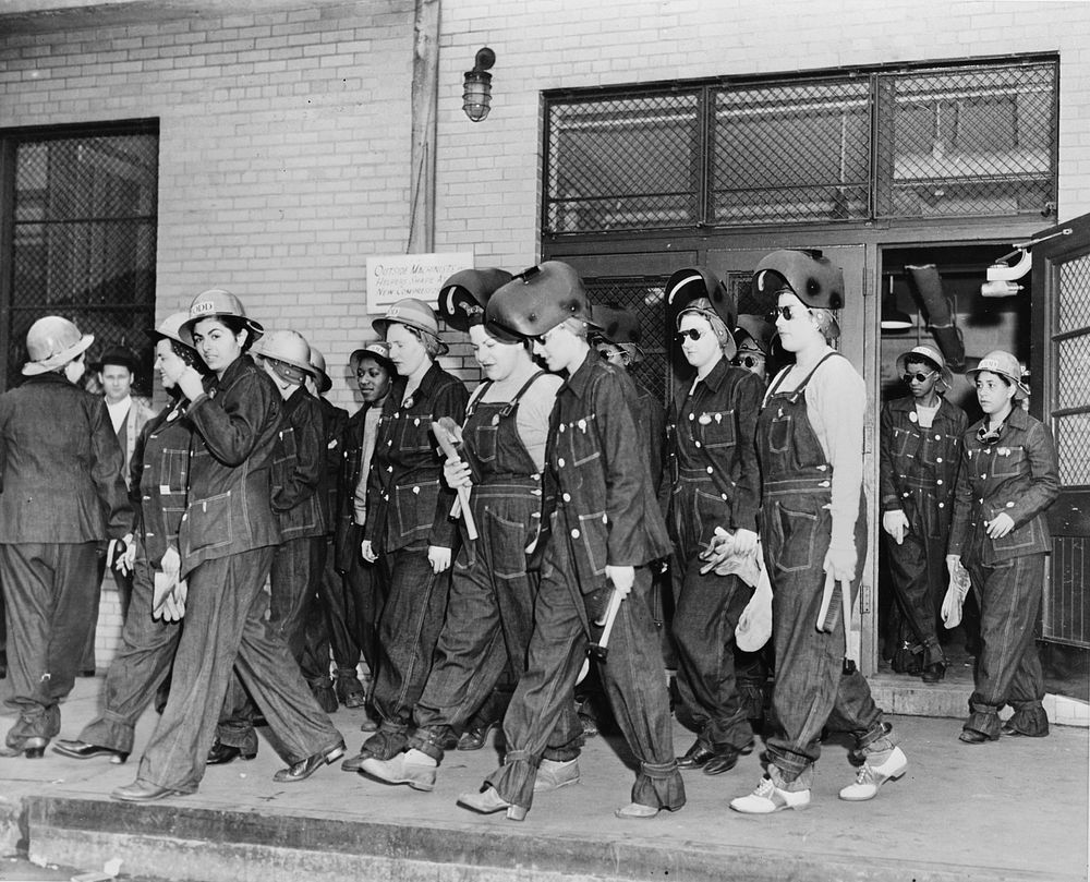 Women welders on the way to their job at the Todd Erie Basin dry dock. Sourced from the Library of Congress.