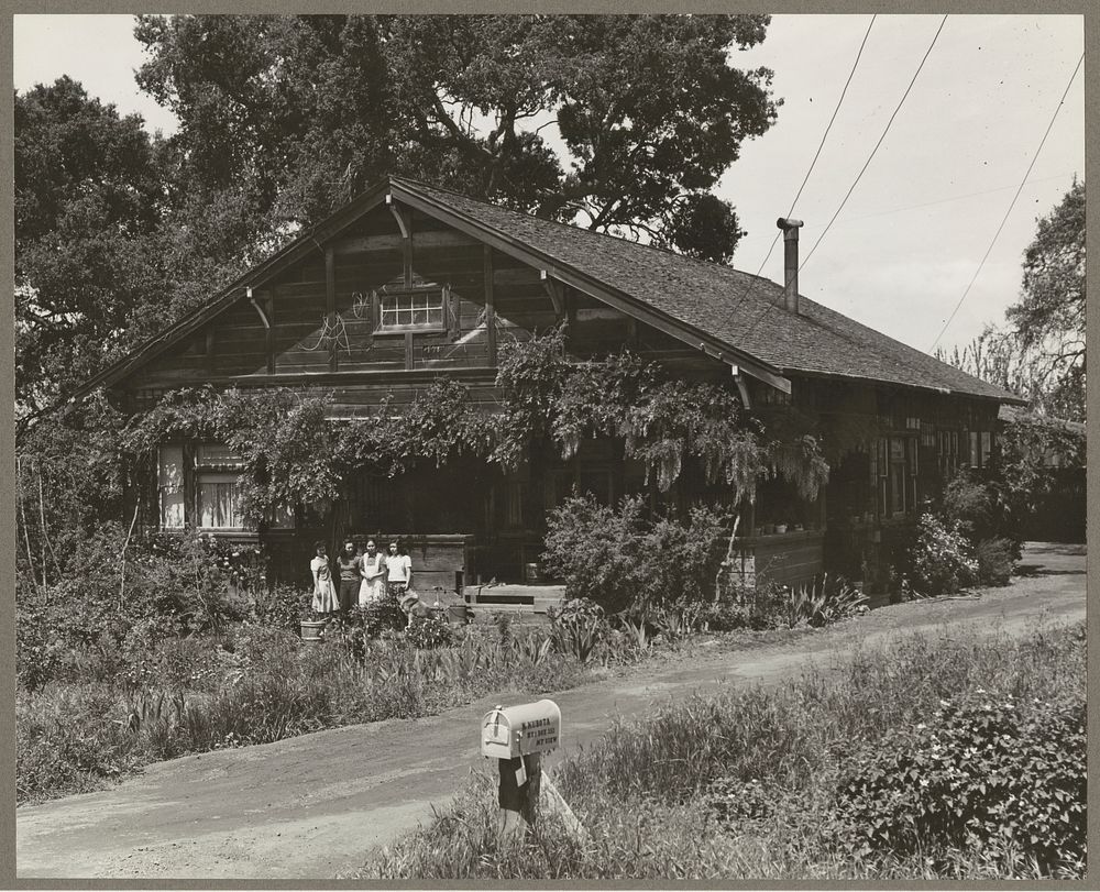 Mountain View, Calif. Apr. 1942. A farm house in the rural section where farmers of Japanese ancestry raised truck garden…