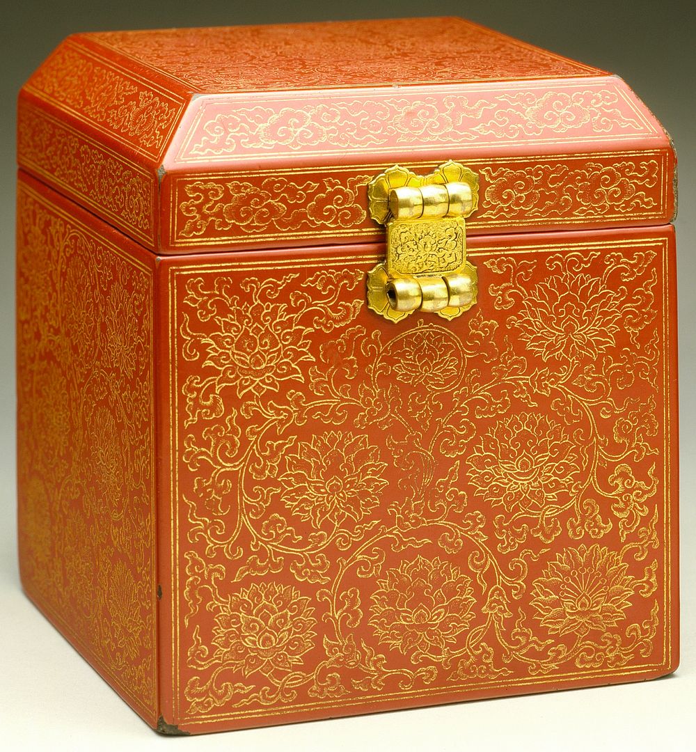 Seal Box (Yinhe) with Lotus Scrolls and the Eight Buddhist Symbols (Bajixiang)