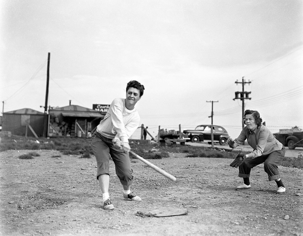 Softball Oak Ridge 1947 | Free Photo - rawpixel