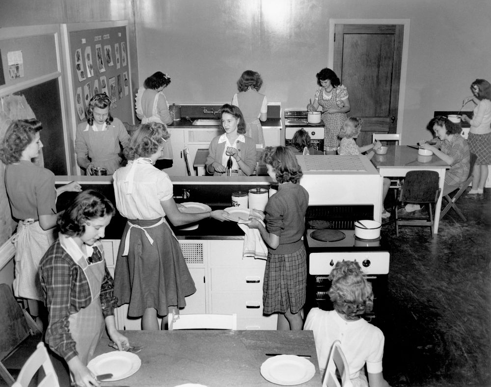 Oak Ridge High School Home Ec Class 1944