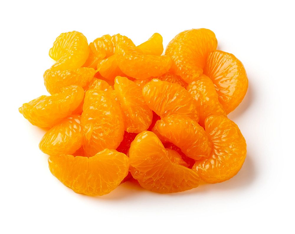 Mandarin orange slices on white background (3/4 cup fruits).