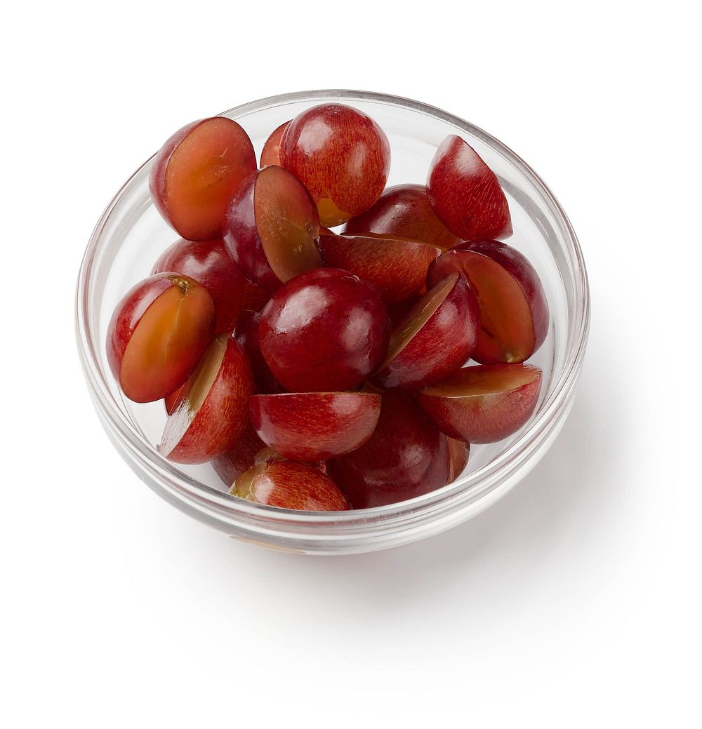 1/2 cup red grape halves in clear bowl (1/2 cup fruits).
