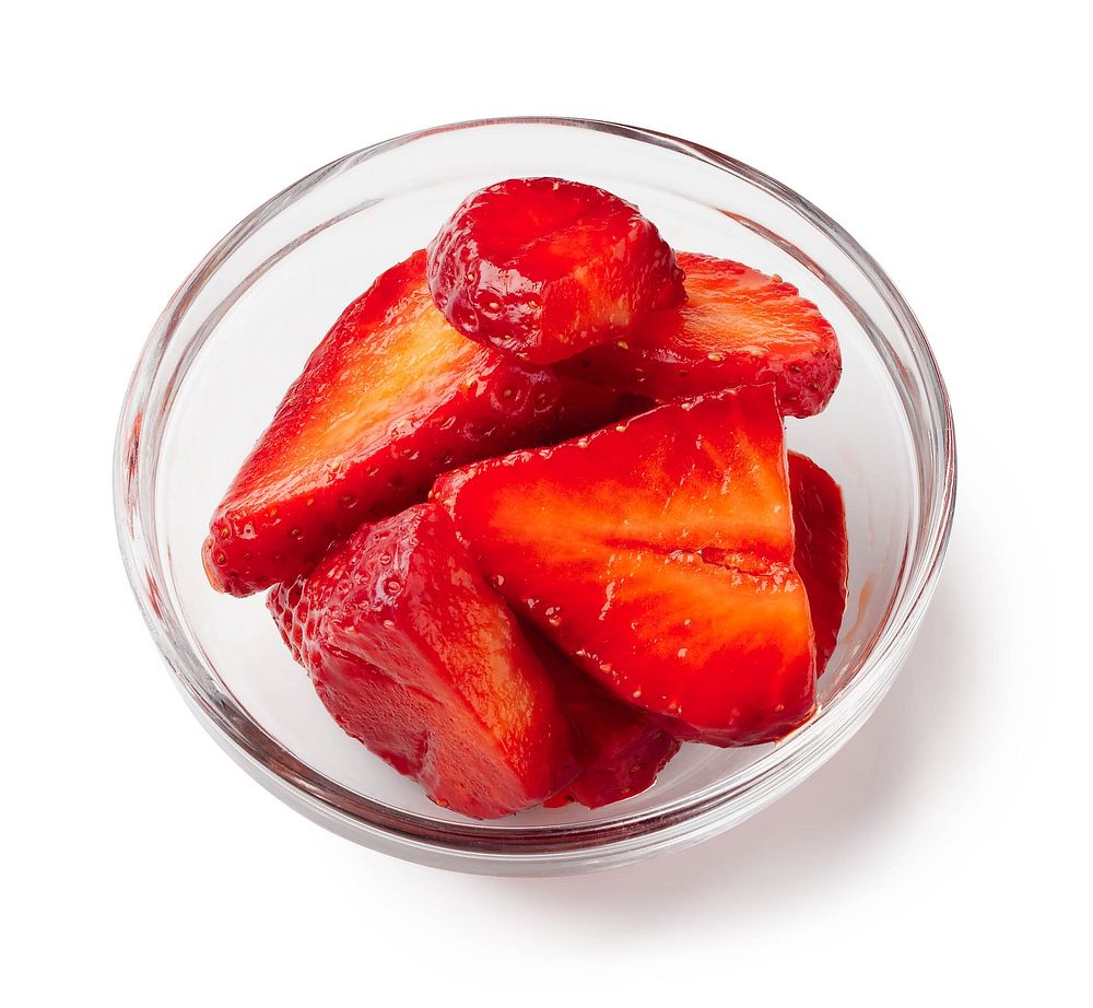 1/2 cup sliced strawberries in clear bowl (1/2 cup fruits).