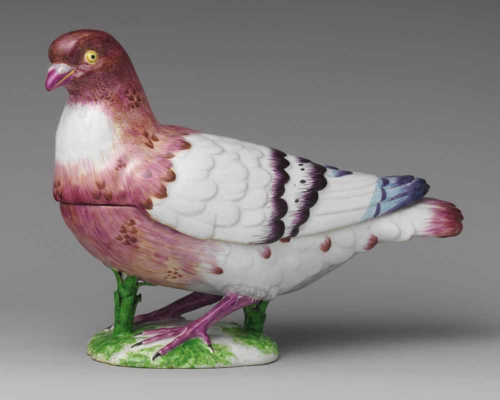 Tureen with cover in the form of a pigeon