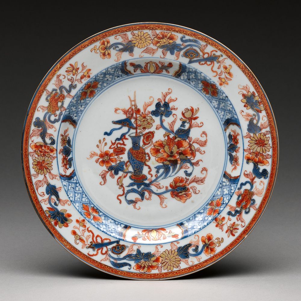 Plate with a vase of flowers
