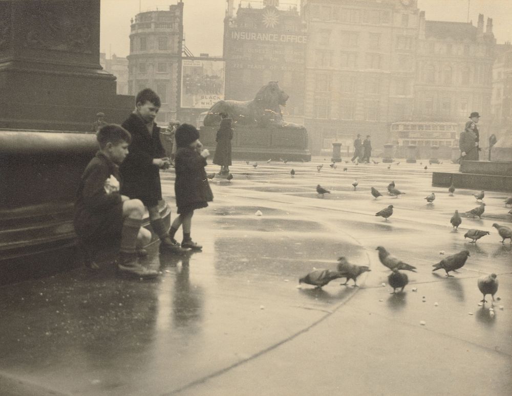 Trafalgar Square (circa 1935-1939) by Marion Queenie Kirker.