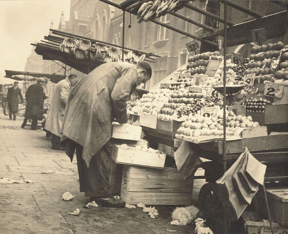 Street vendor, London (circa 1935-1939) by Marion Queenie Kirker.