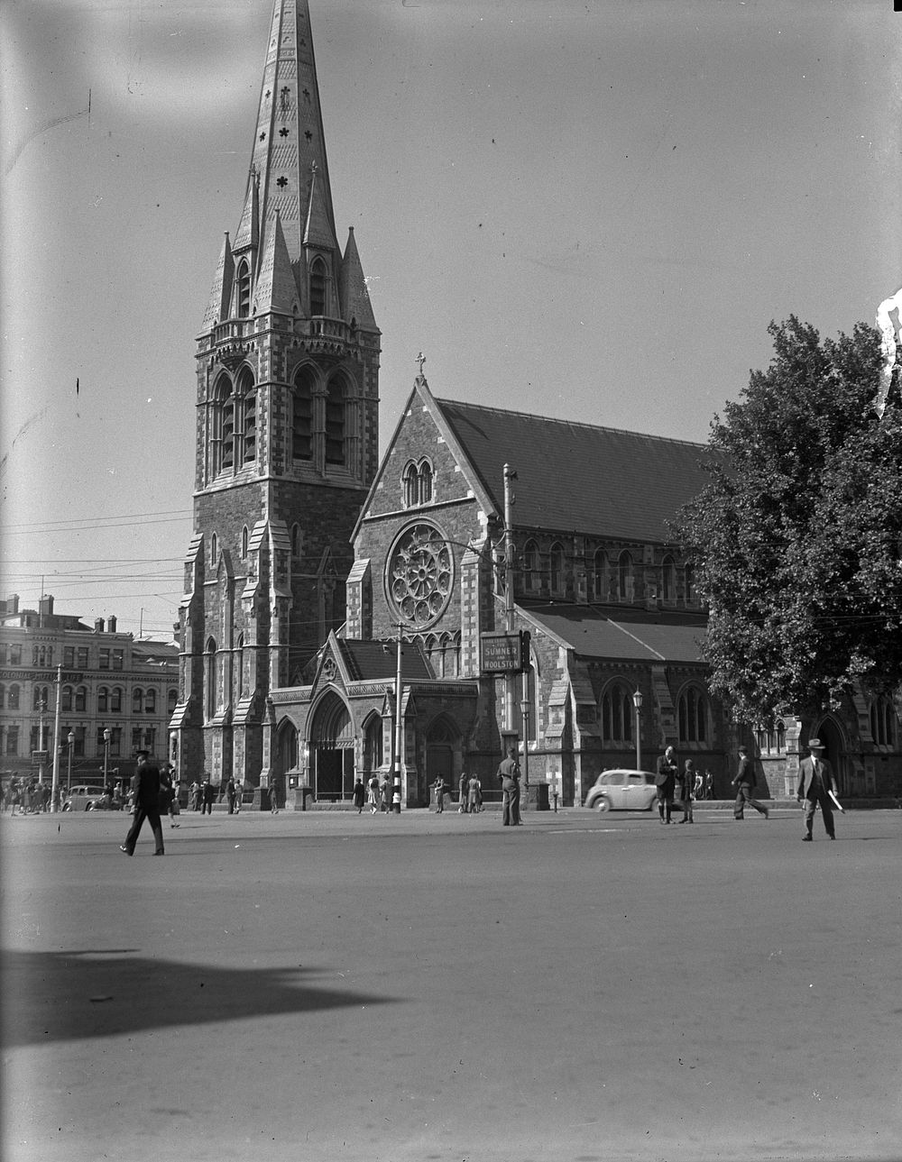Christchurch Cathedral (1880-1925).