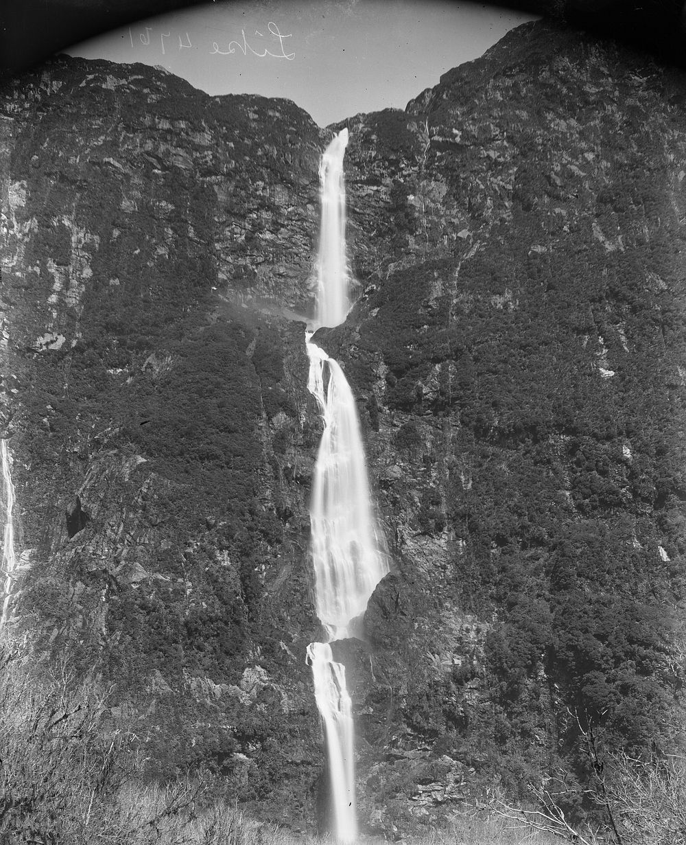Sutherland Fall (1888) by Burton Brothers and George Moodie.