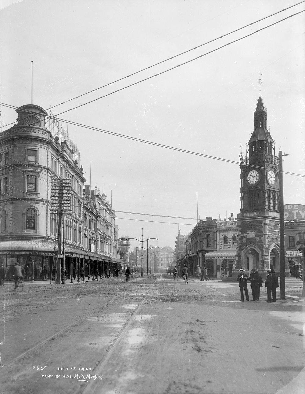 High Street, Christchurch (circa 1905) by Muir and Moodie.