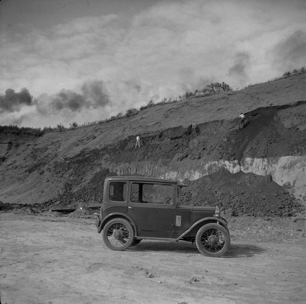 Taranaki images : New Plymouth by Frederick Butler.