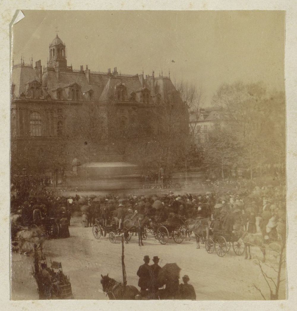 Optocht bij het stadhuis van Le Havre ter gelegenheid van Paasmaandag (1885) by anonymous