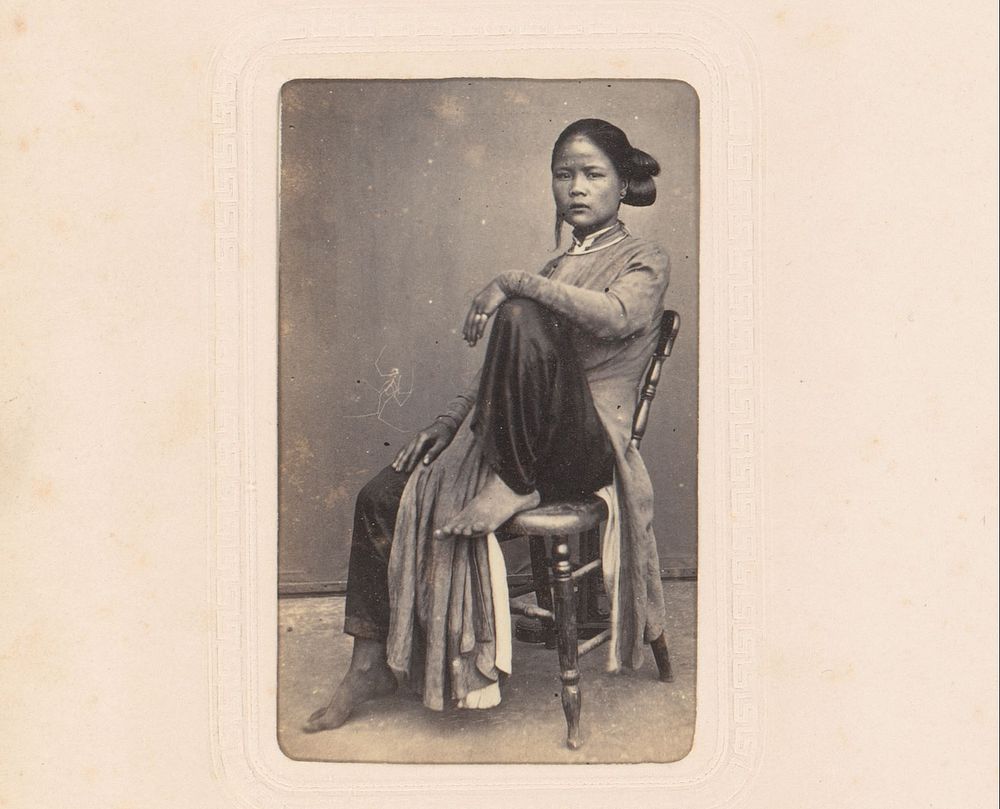 Portret van een zittende vrouw (1850 - 1880) by anonymous