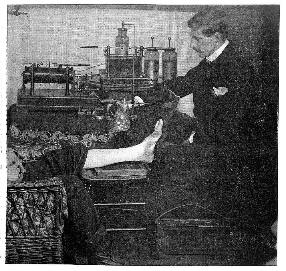 S. Rowland: patient being skiographed