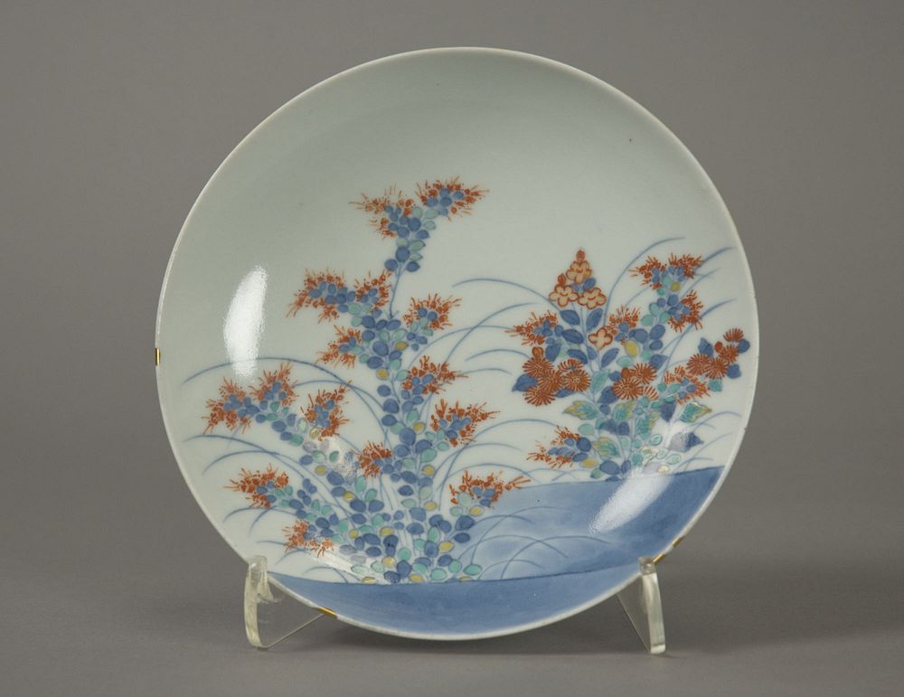 Small Dish with Design of Chrysanthemums and Autumn Grasses