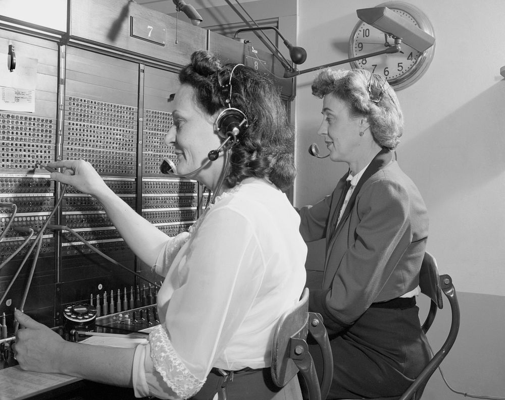 Telephone Operators with 10 years Free Photo rawpixel