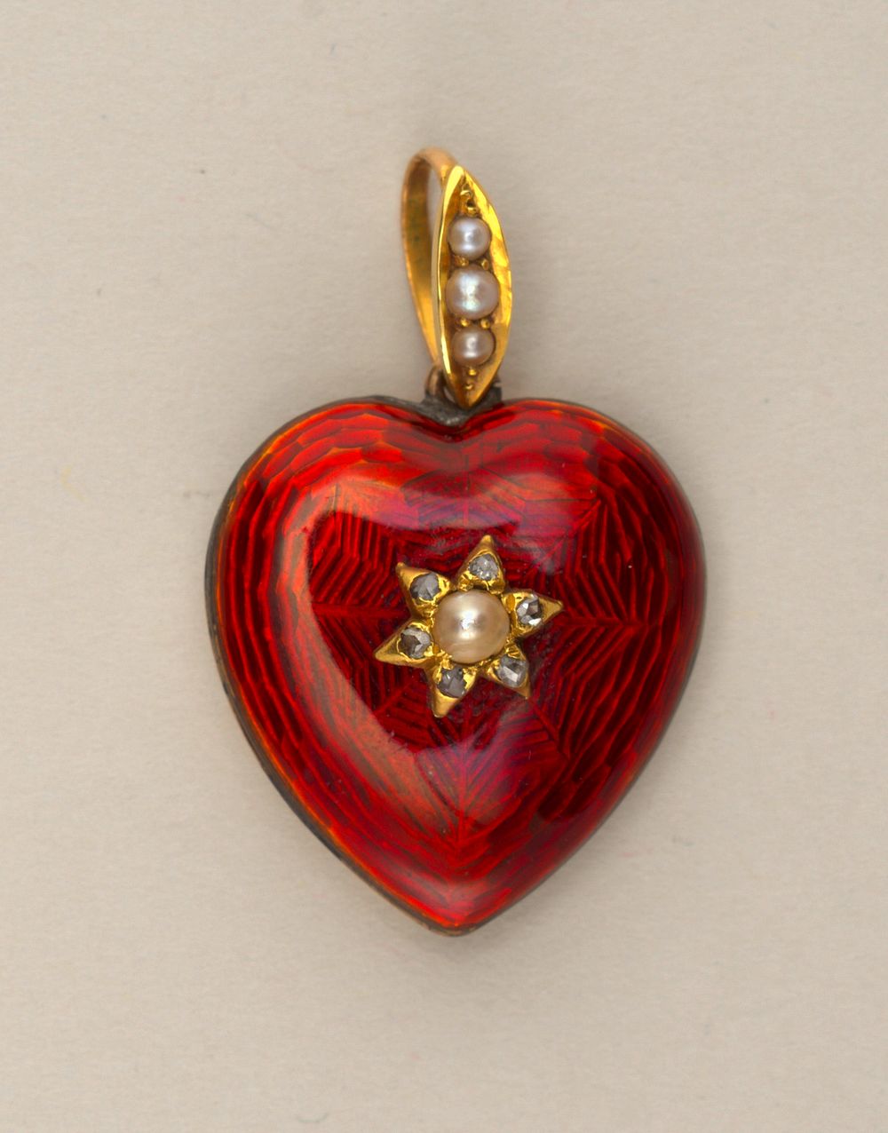 Locket in the form of a heart