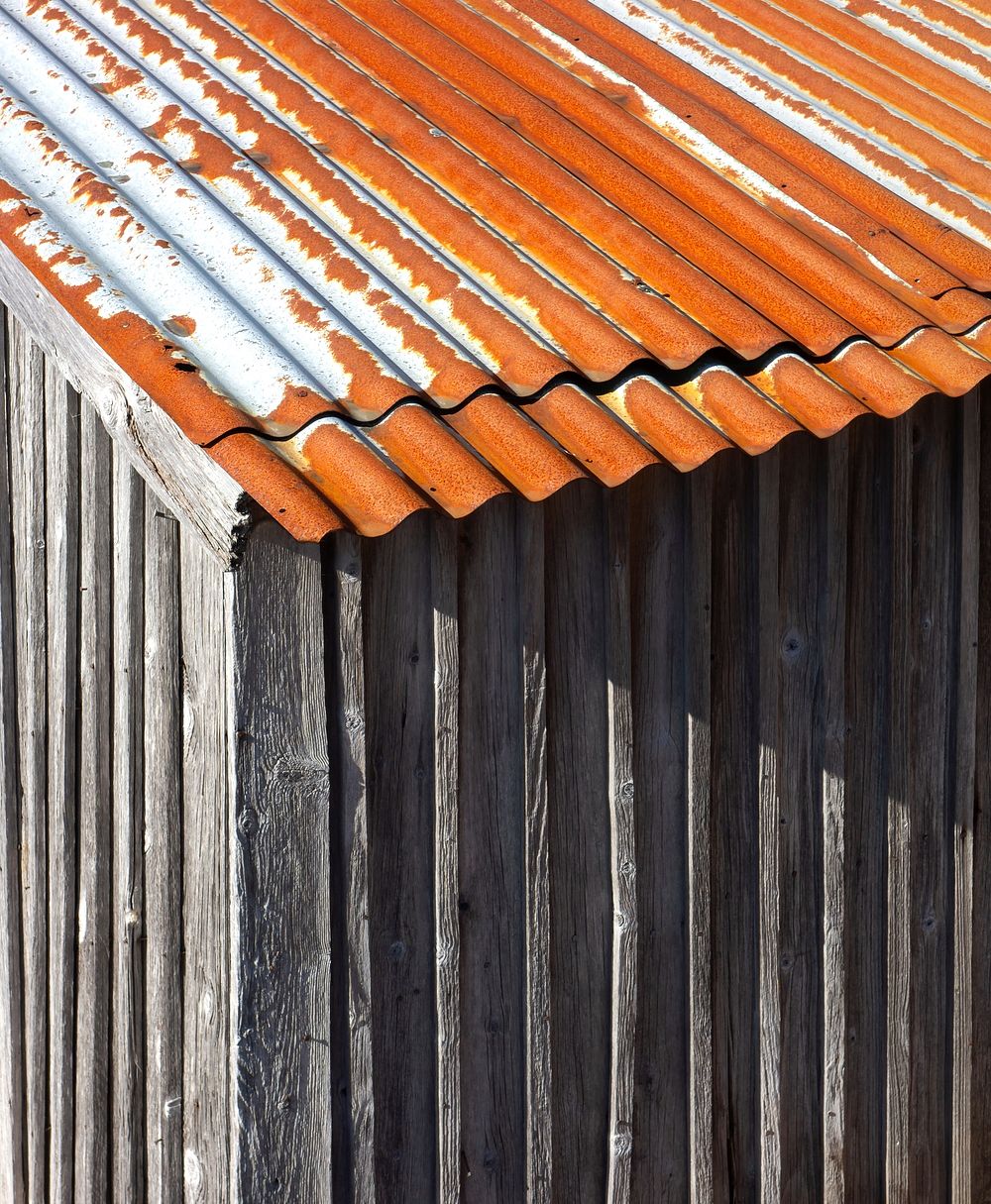 Rusty zinc roof. Free public domain CC0 image.