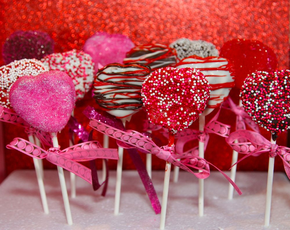 Heart cake pop. Free public domain CC0 photo.
