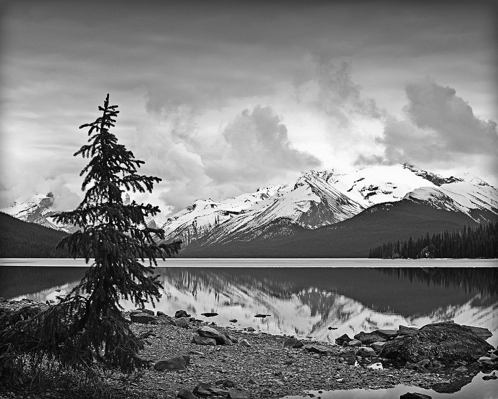 Snowy mountains with lake in black and white. Free public domain CC0 photo.