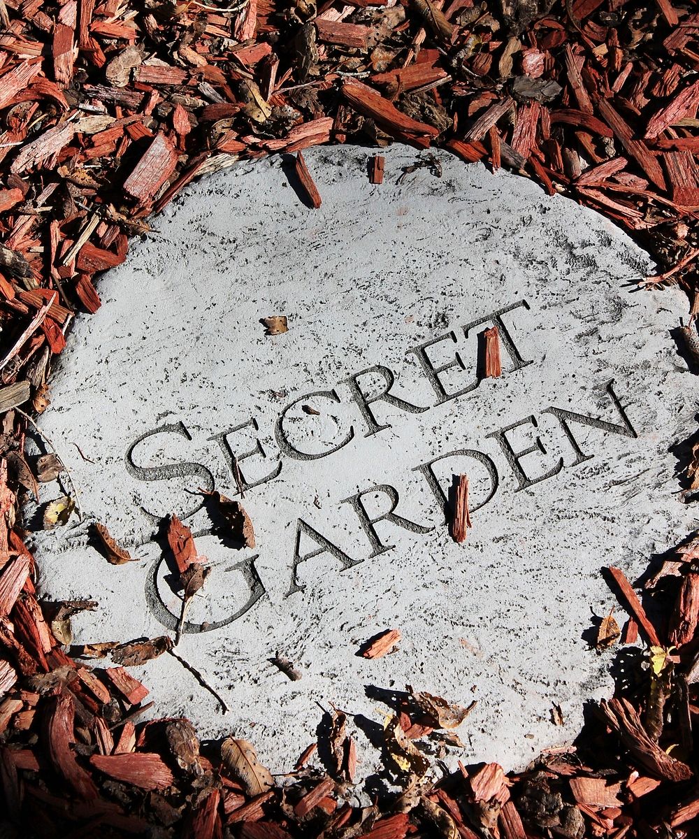 Secret garden sign. Free public domain CC0 photo.