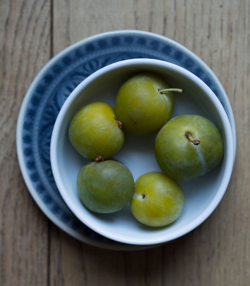 Greengages  fruit in bowl. Free public domain CC0 photo.
