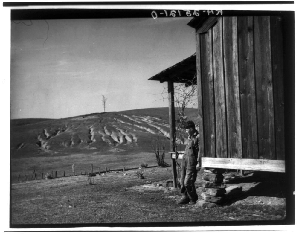 Eroded land on tenant's farm. Walker County, Alabama. Sourced from the Library of Congress.
