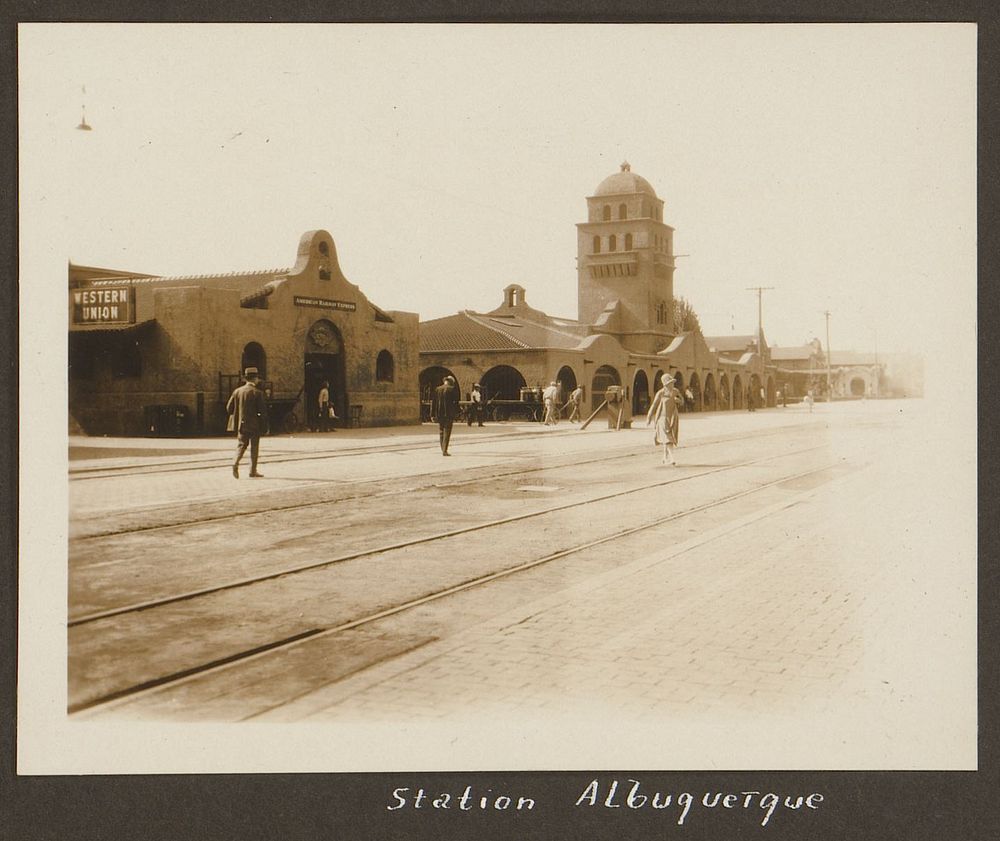 Treinstation te Albuquerque (1928) by anonymous