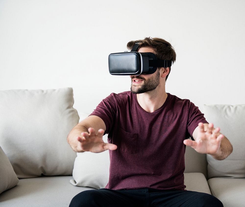 White man enjoying VR
