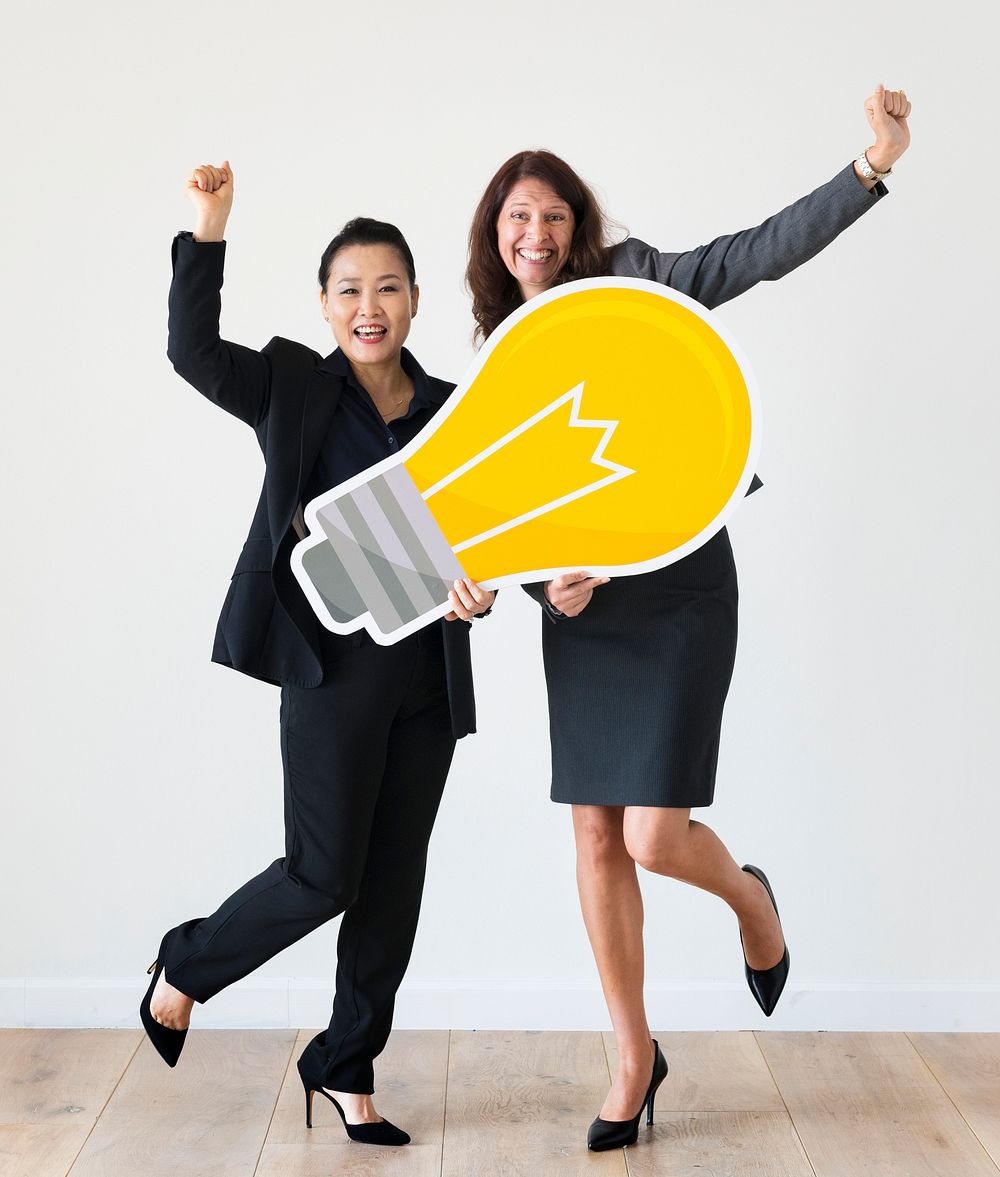 Businesswomen with lightbulb icon