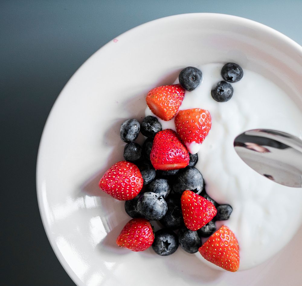 Yogurt with strawberries and blueberries