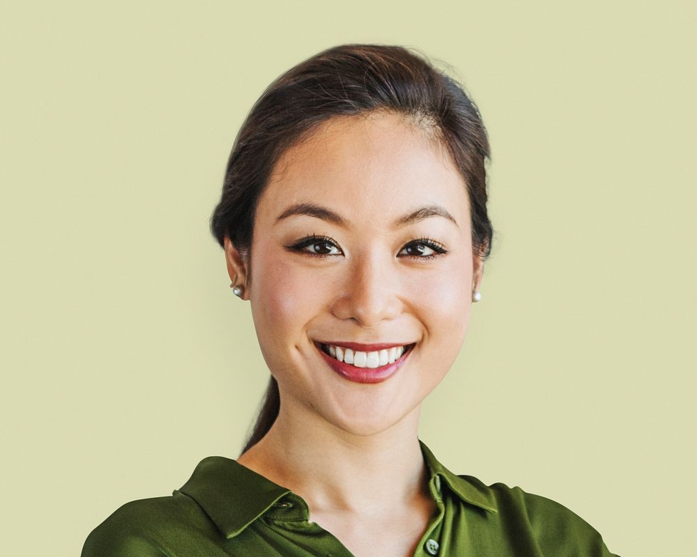 Confident Asian woman face portrait, smiling psd