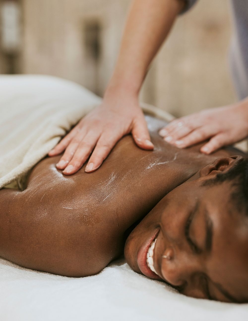 Back massage, relaxation & rejuvenation photo