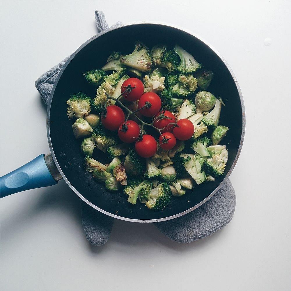 Broccoli, Brussels sprouts and tomato in skillet