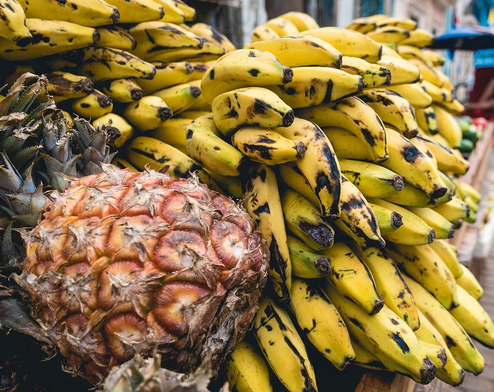 Cuban pineapples and bananas
