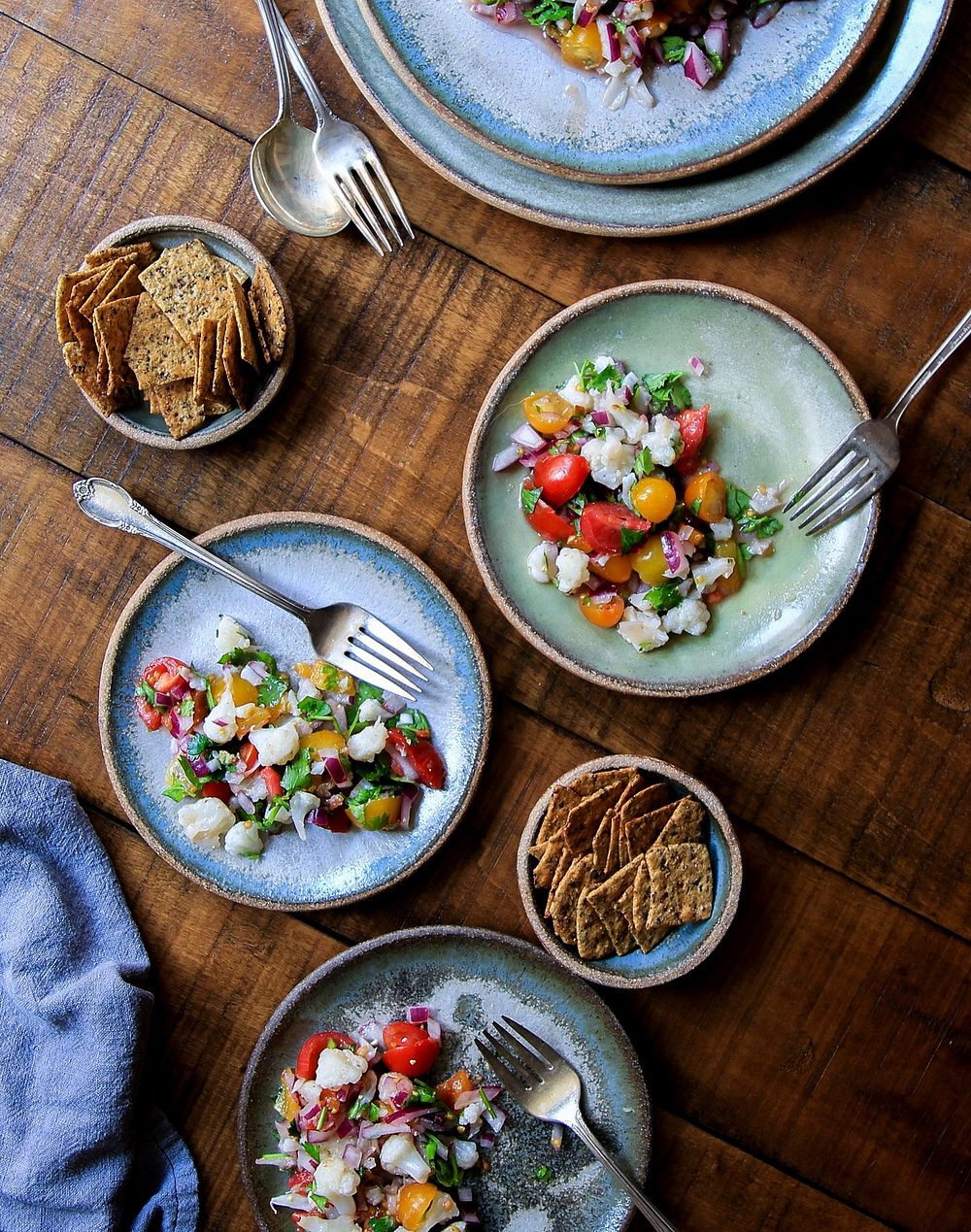 Plant-based salsa salad with tortilla chips