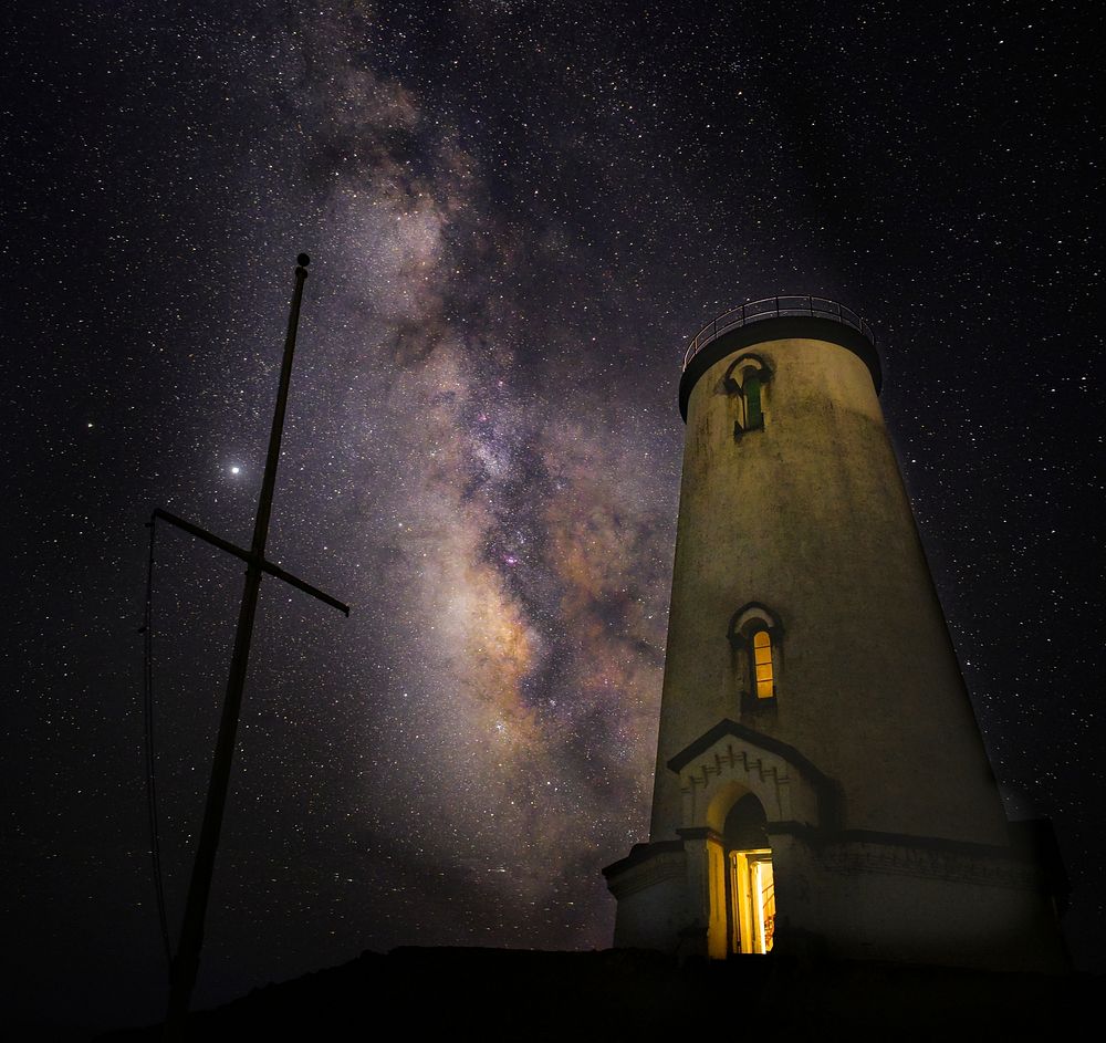 The Light Station is named for the distinctive white rocks that loom just offshore.