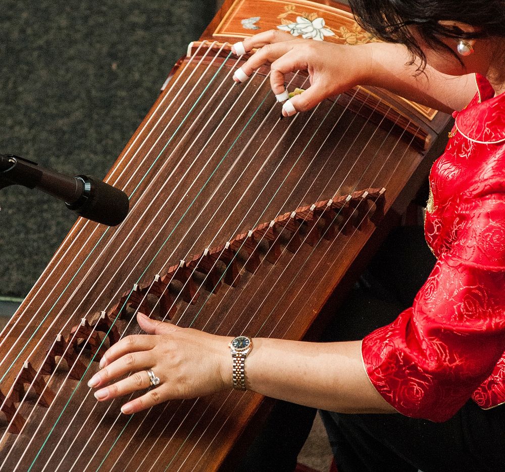 Washington Chinese Traditional Orchestra’s Huilan Chen gives a solo performance of “Gao Shan Liu shui” and “Yi zu Wu qu” on…