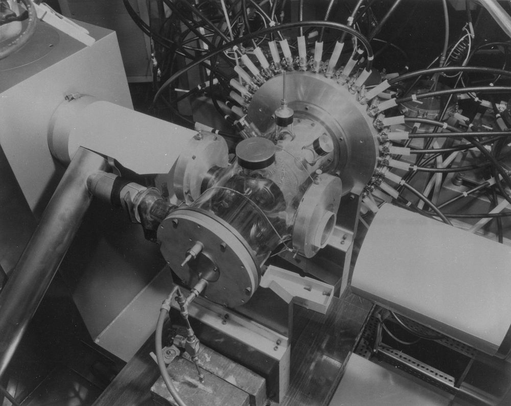Dense Plasma Device developed at the Los Alamos Scientific Laboratory, c. 1968. Original public domain image from Flickr