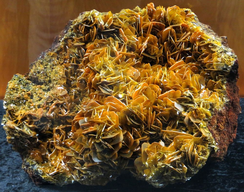 Yellow mineral "roses".
