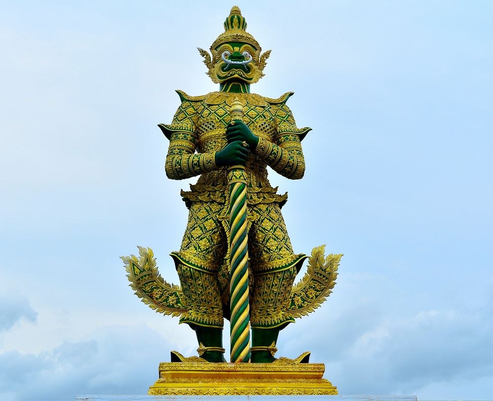 Giant statue in temple of the emerald. Free public domain CC0 photo.