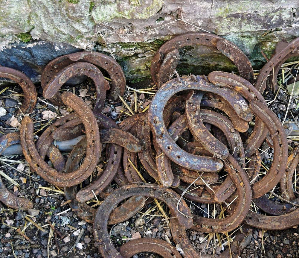 Rusty horseshoes, background image. Free public domain CC0 photo.