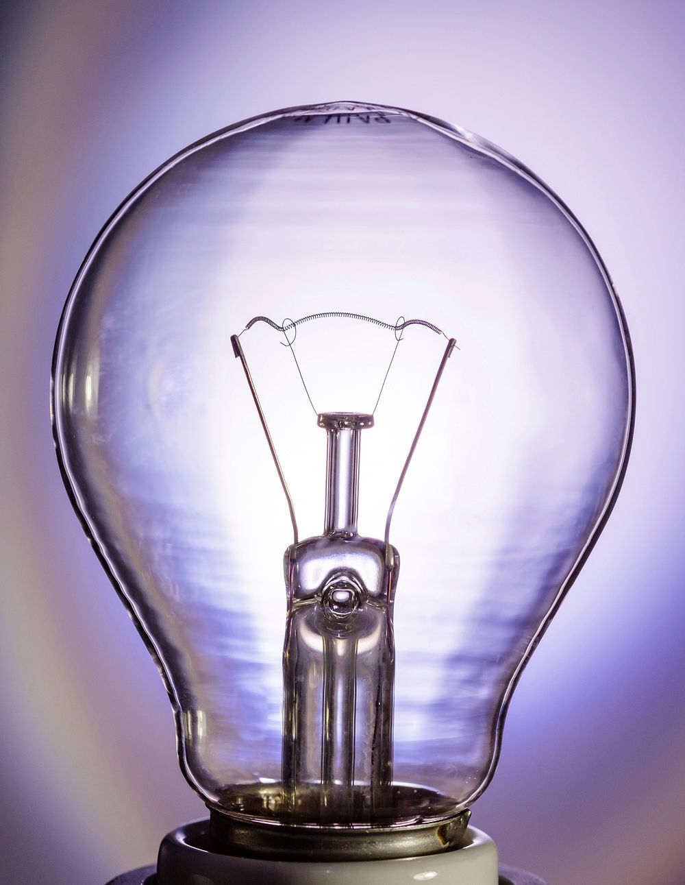 Closeup vintage light bulb. Free public domain CC0 photo.