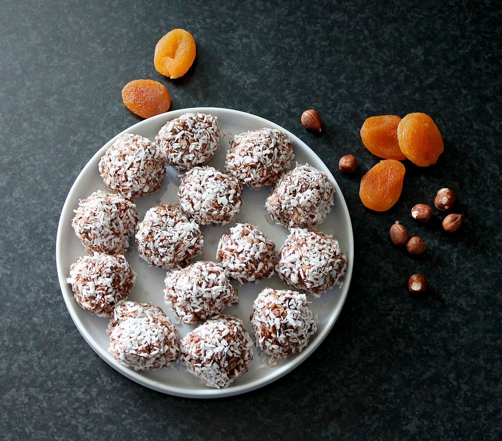 Oatmeal balls. Free public domain CC0 photo.