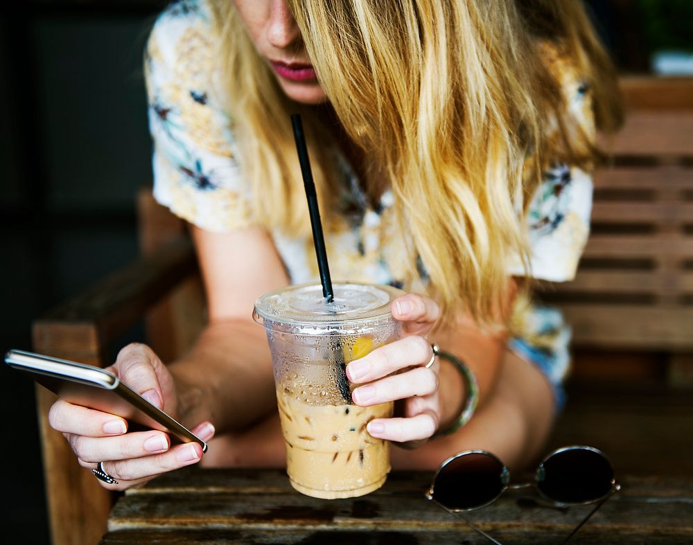 Woman using mobile phone and chill out at cafe